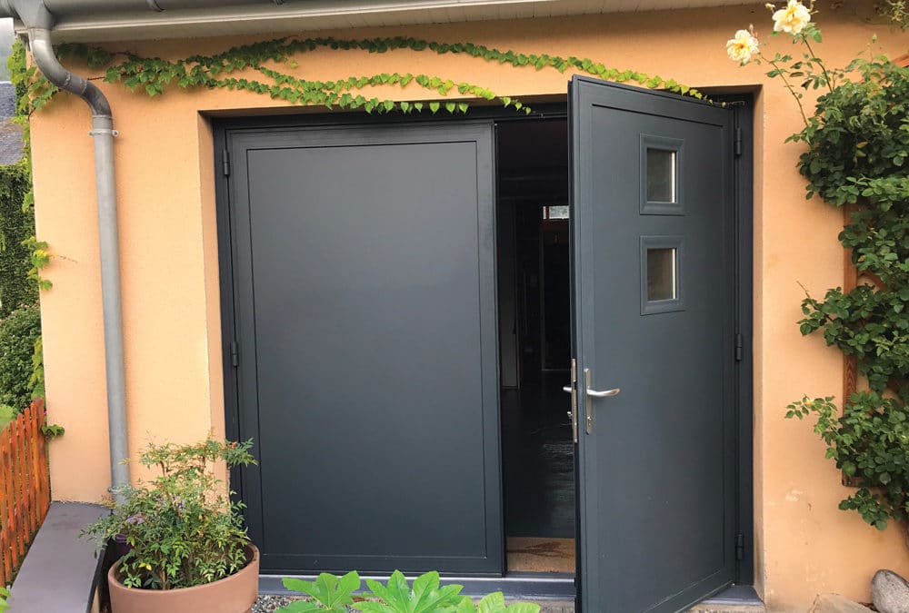 Porte de garage – Esquieze-sere