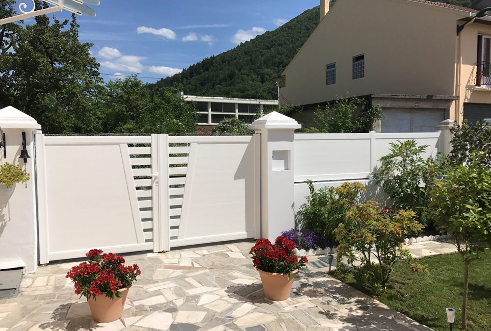 Portail battant et clôture en aluminium à Lourdes