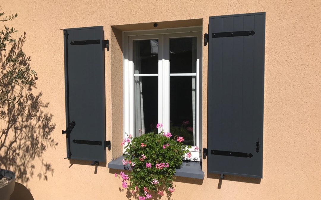 Volet battant en aluminium à Esquieze Sere