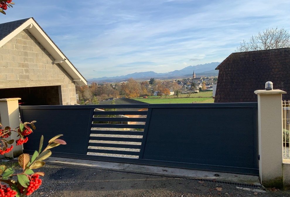 Portail coulissant en aluminium à Ossun