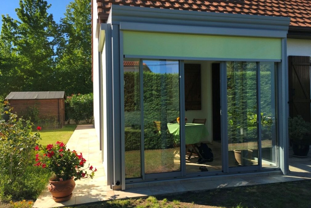 Véranda en aluminium avec Stores extérieurs à Lons